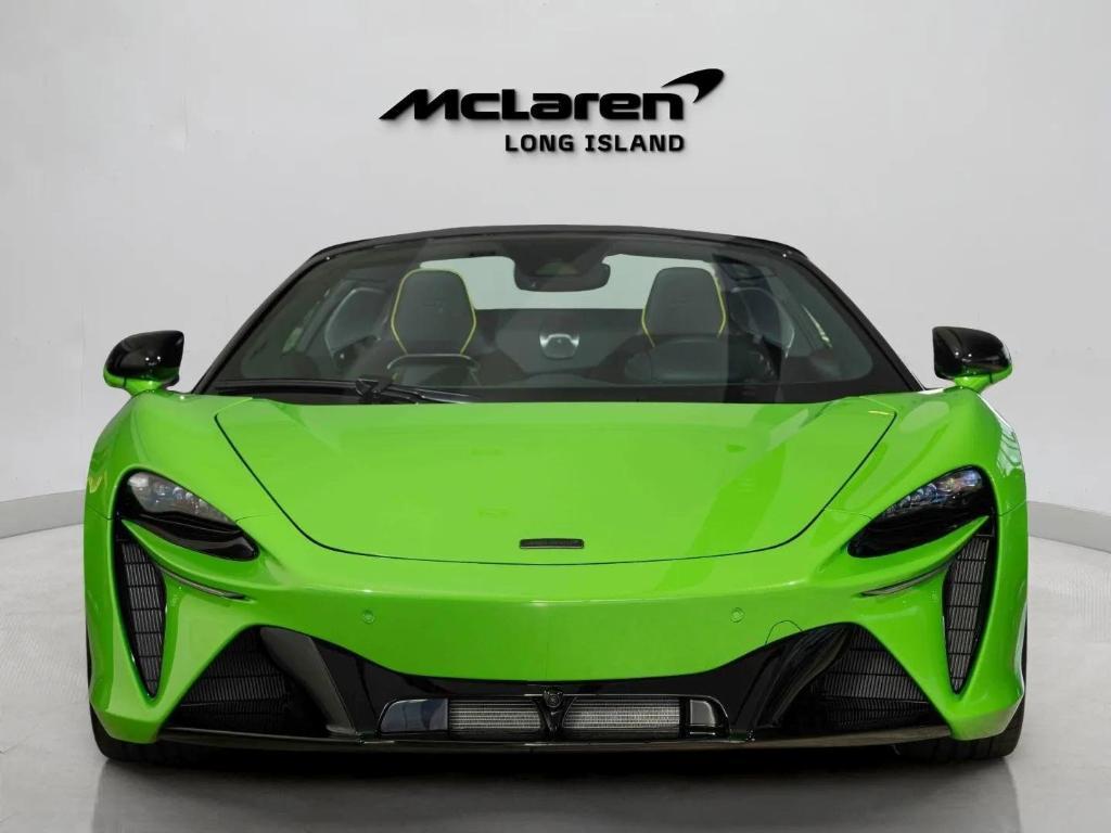 new 2025 McLaren Artura car