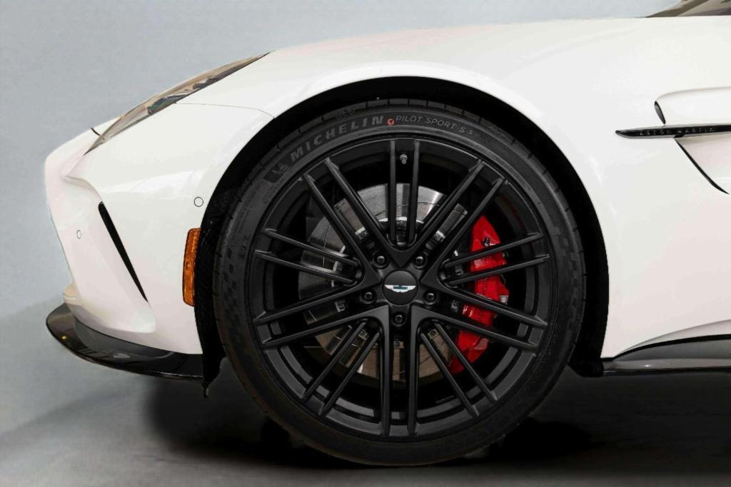 new 2025 Aston Martin Vantage car