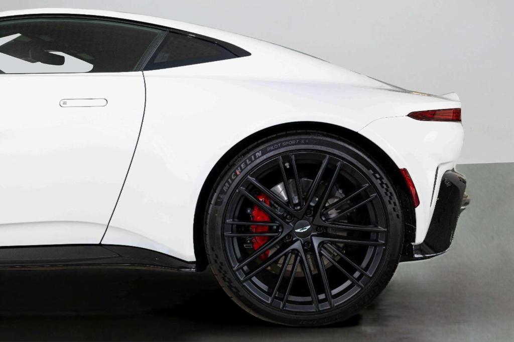 new 2025 Aston Martin Vantage car