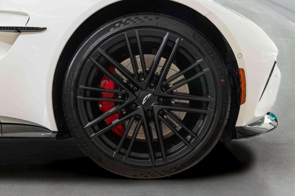 new 2025 Aston Martin Vantage car