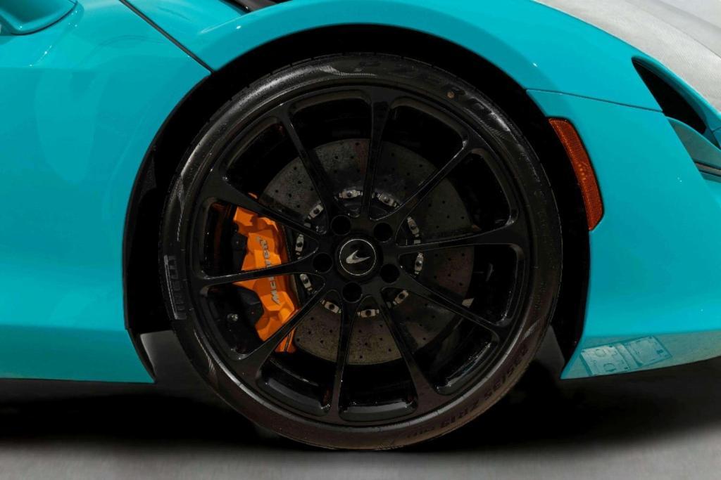 new 2025 McLaren Artura car