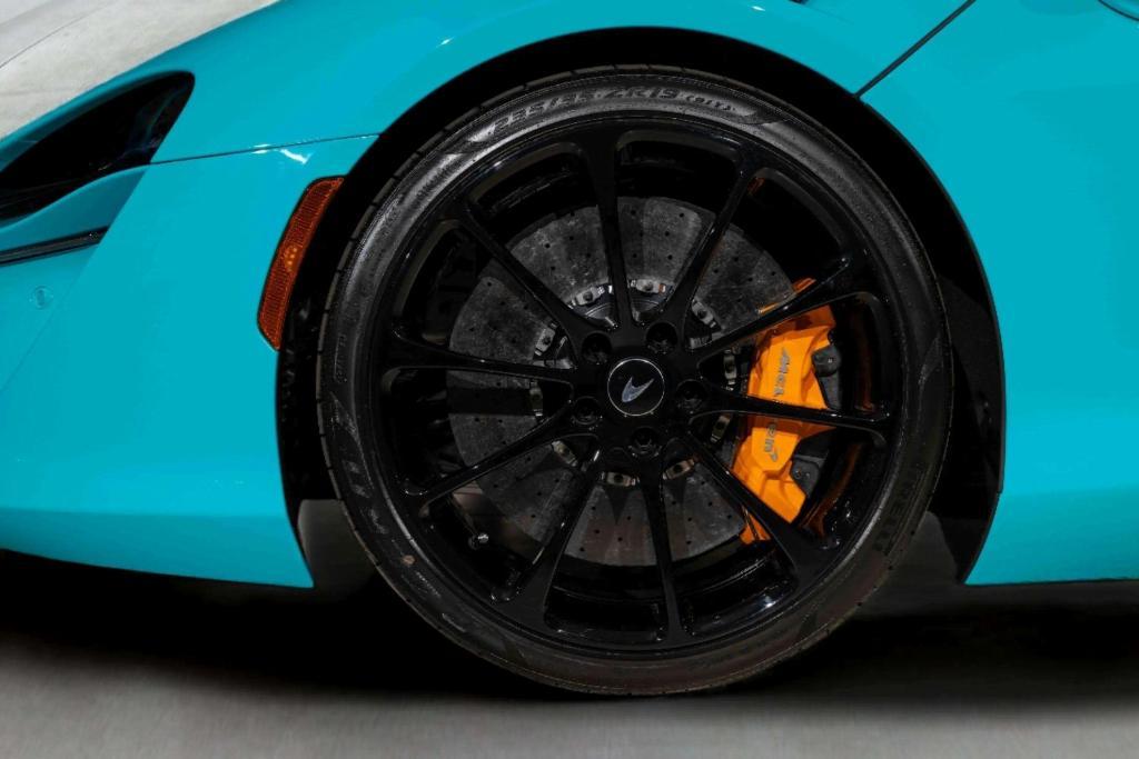 new 2025 McLaren Artura car