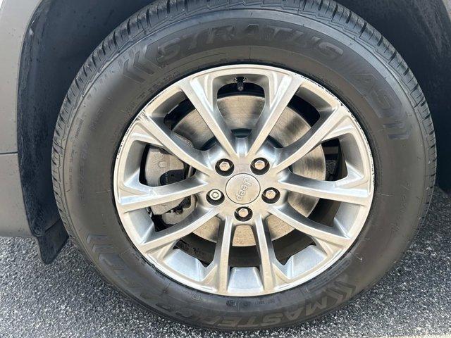 used 2019 Jeep Cherokee car, priced at $13,995