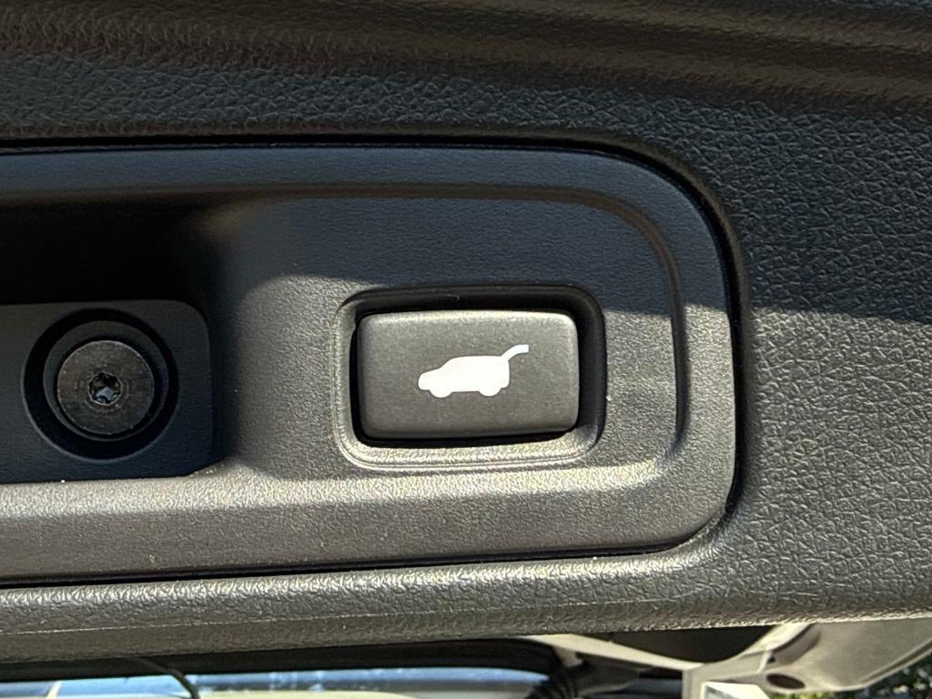 used 2022 Honda Pilot car, priced at $24,595