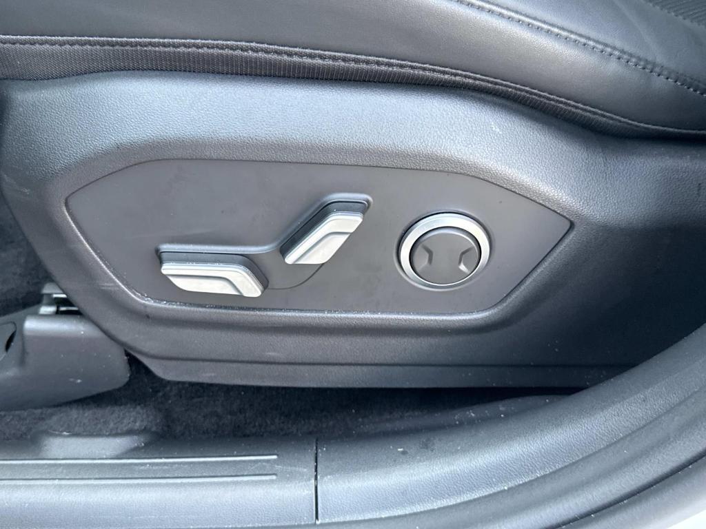 used 2025 Hyundai Santa Fe car, priced at $34,995
