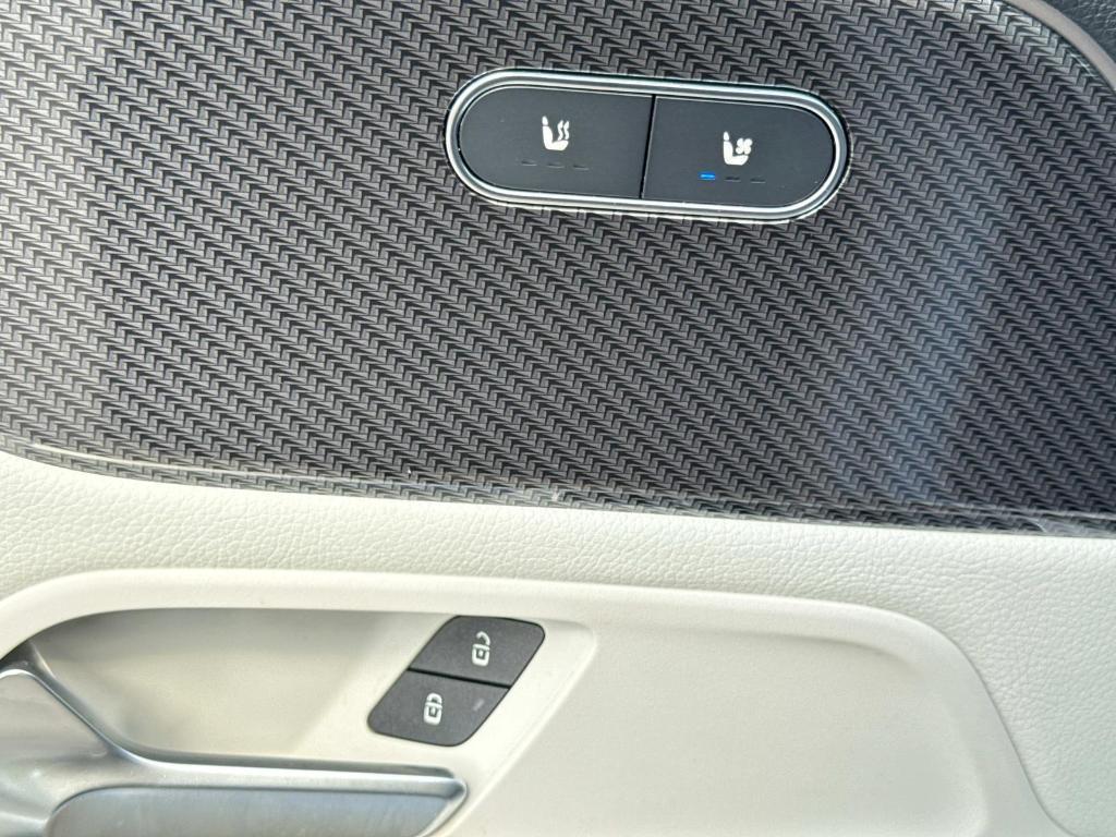 used 2022 Mercedes-Benz GLB 250 car, priced at $28,995