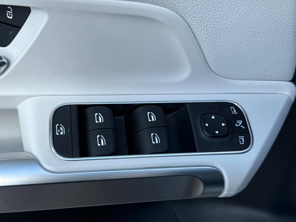used 2022 Mercedes-Benz GLB 250 car, priced at $28,995