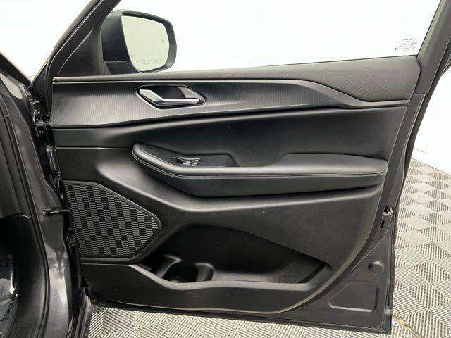 used 2023 Jeep Grand Cherokee car, priced at $22,895