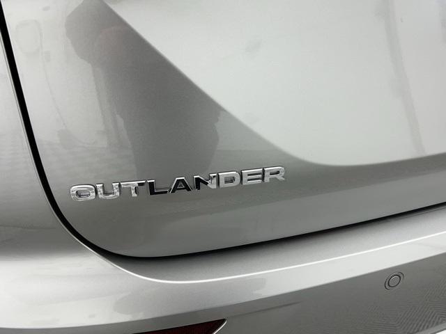 new 2024 Mitsubishi Outlander car, priced at $32,885