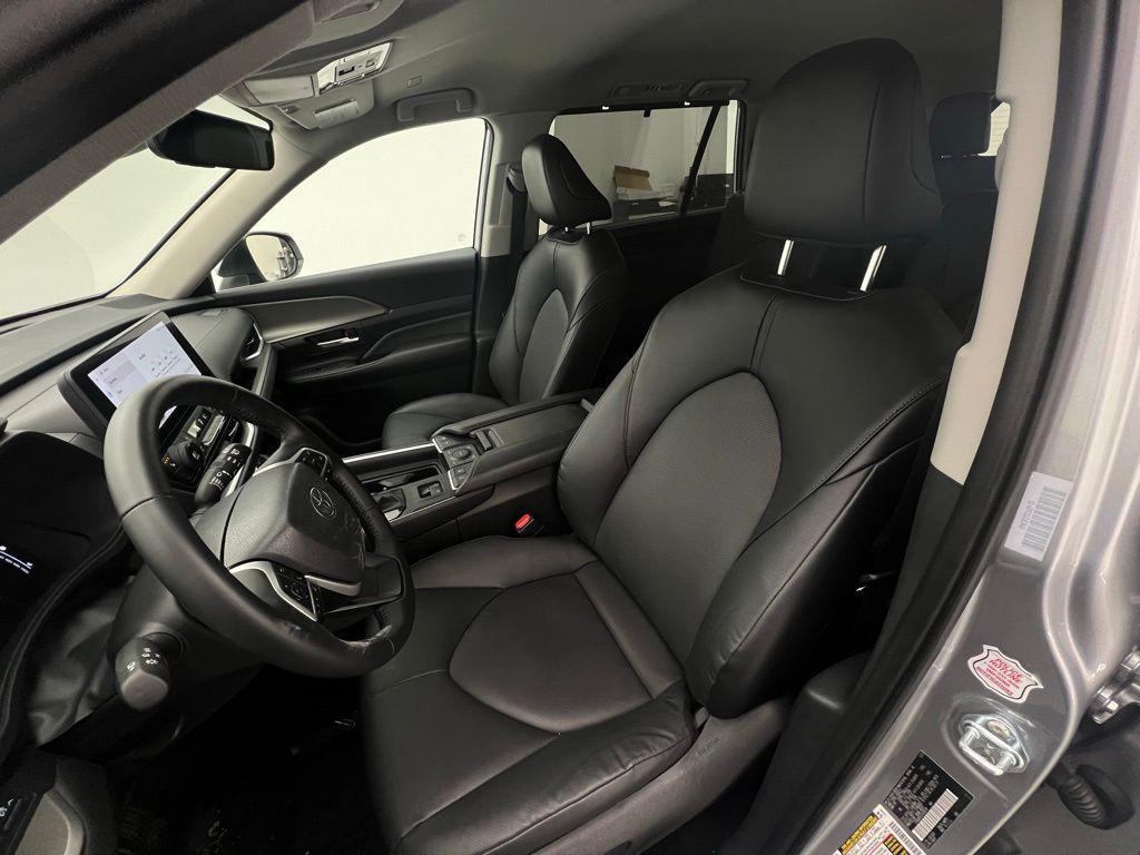 used 2025 Toyota Grand Highlander car, priced at $42,795