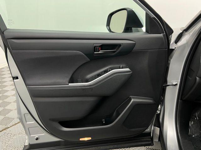 used 2024 Toyota Highlander car, priced at $31,895