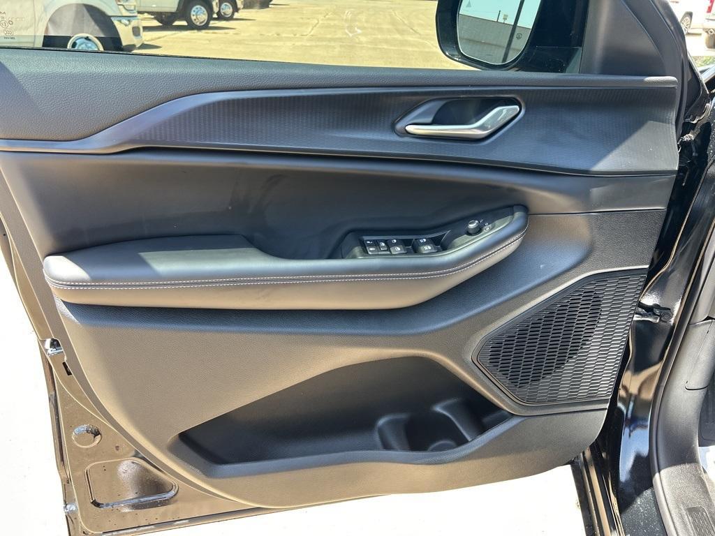 new 2025 Jeep Grand Cherokee car, priced at $42,072
