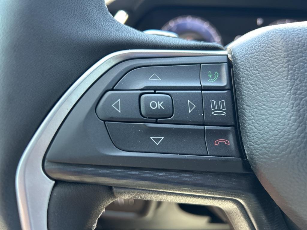 new 2025 Jeep Grand Cherokee car, priced at $42,072