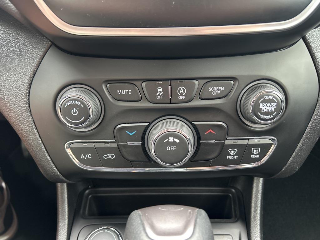used 2019 Jeep Cherokee car, priced at $13,995
