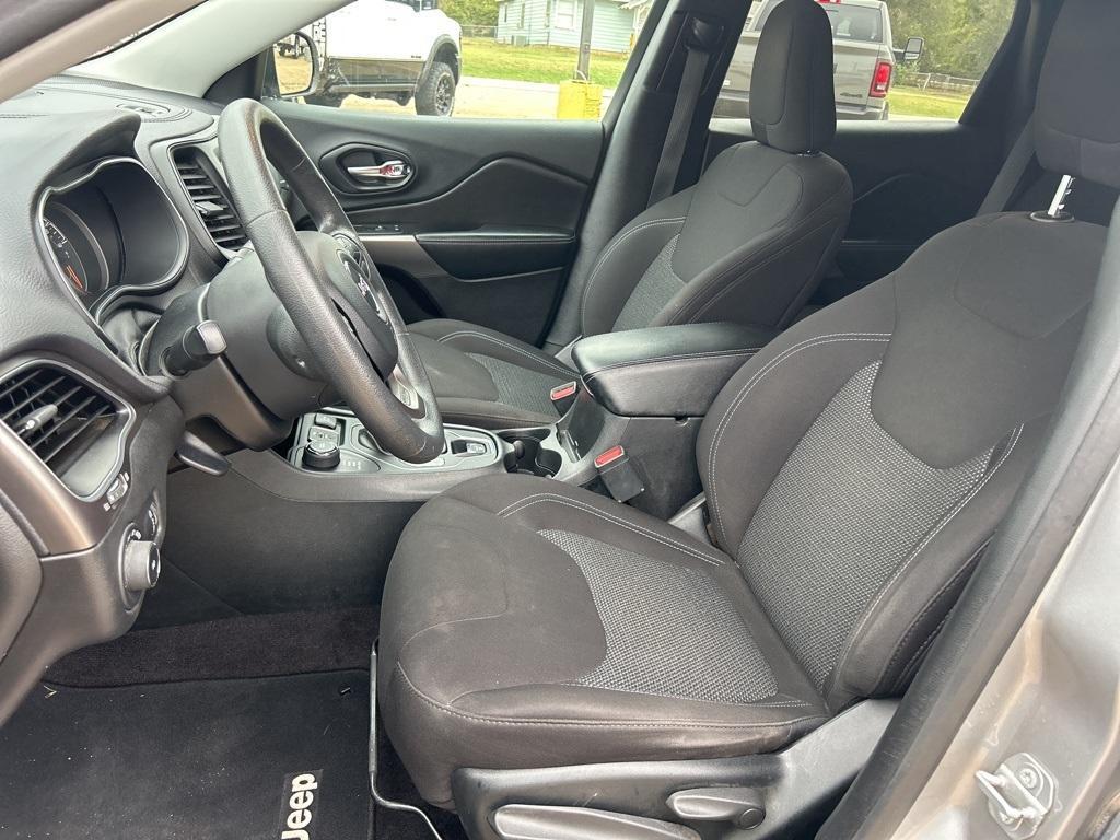 used 2019 Jeep Cherokee car, priced at $13,995