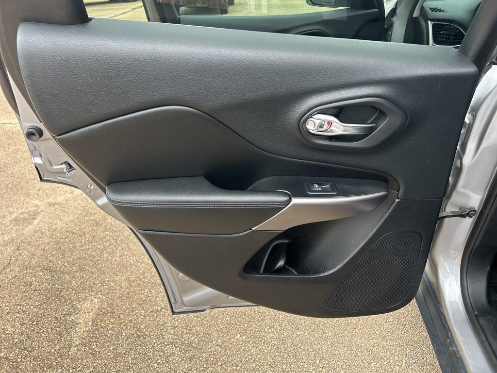 used 2019 Jeep Cherokee car, priced at $13,995