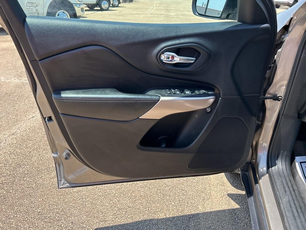used 2018 Jeep Cherokee car, priced at $19,995