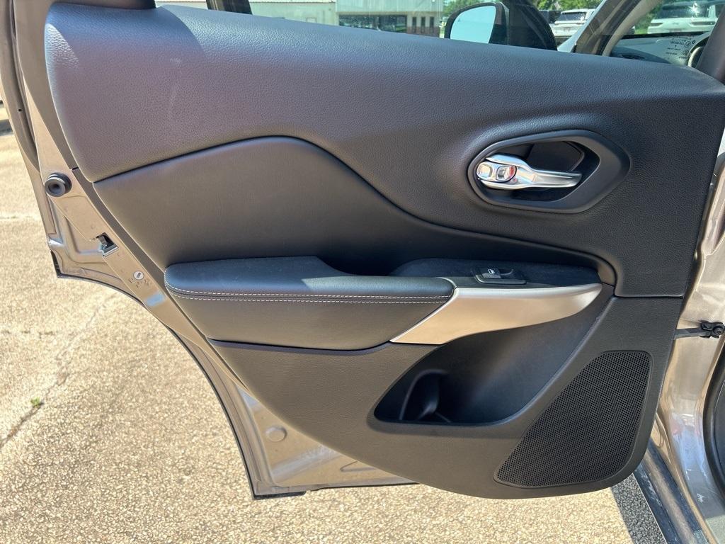 used 2018 Jeep Cherokee car, priced at $19,995