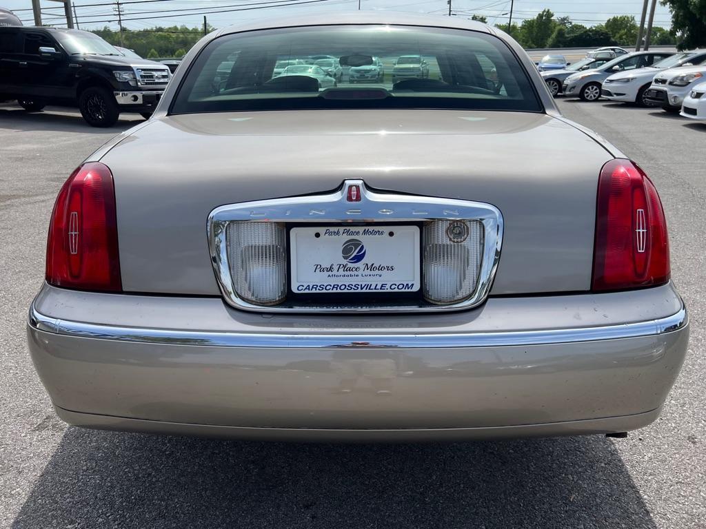 used 2001 Lincoln Town Car car, priced at $7,999