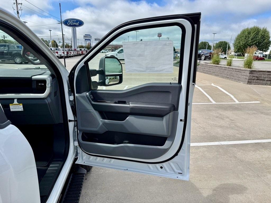 new 2025 Ford F-250 car, priced at $53,687