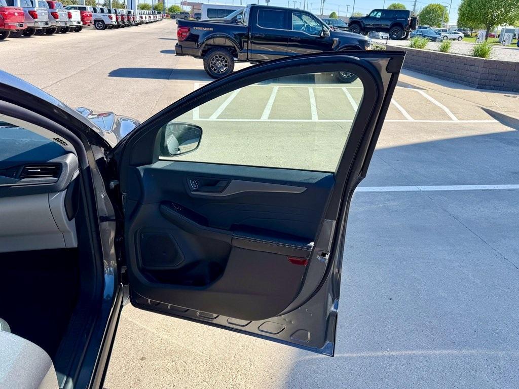 new 2025 Ford Escape car, priced at $29,875