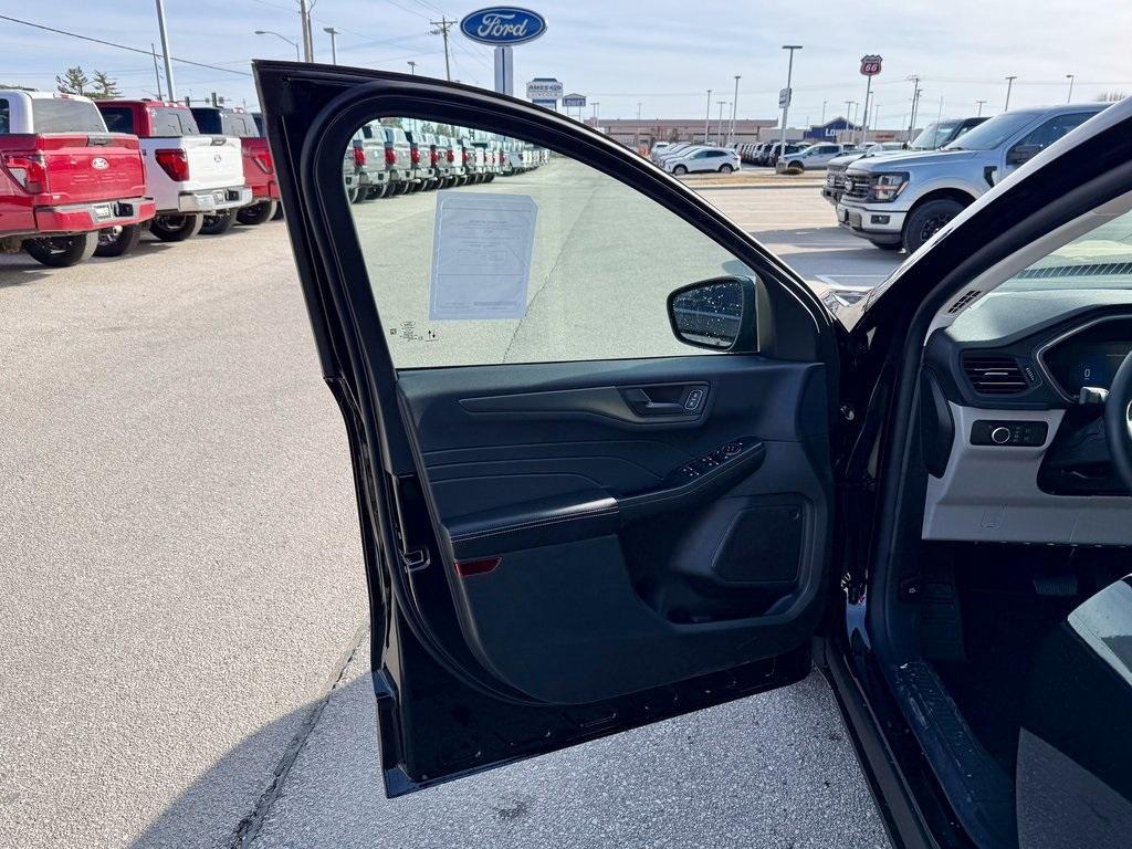 new 2025 Ford Escape car, priced at $28,879
