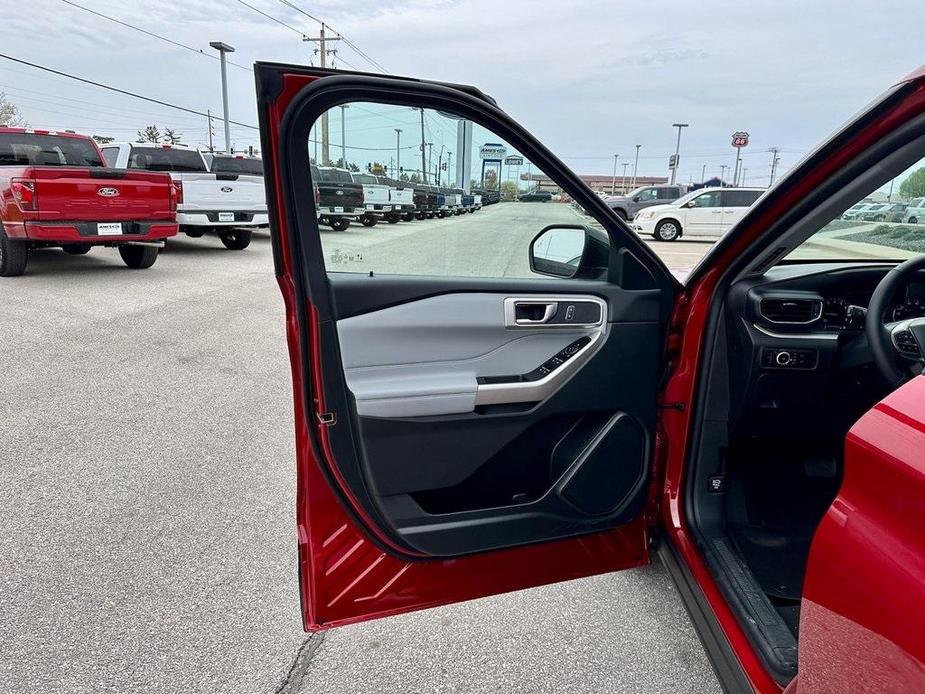 new 2024 Ford Explorer car, priced at $46,998