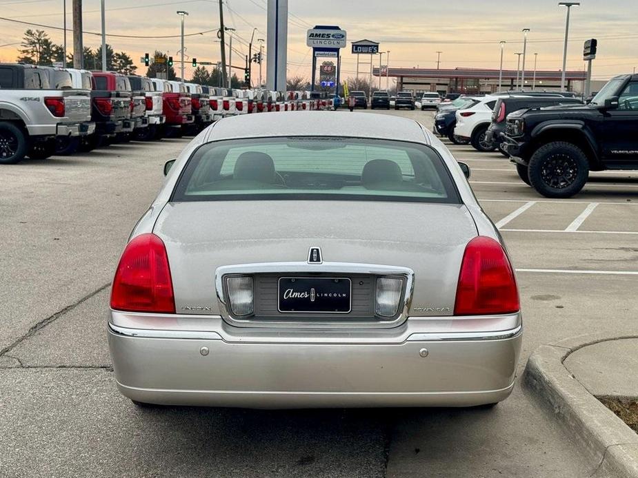 used 2005 Lincoln Town Car car, priced at $9,968