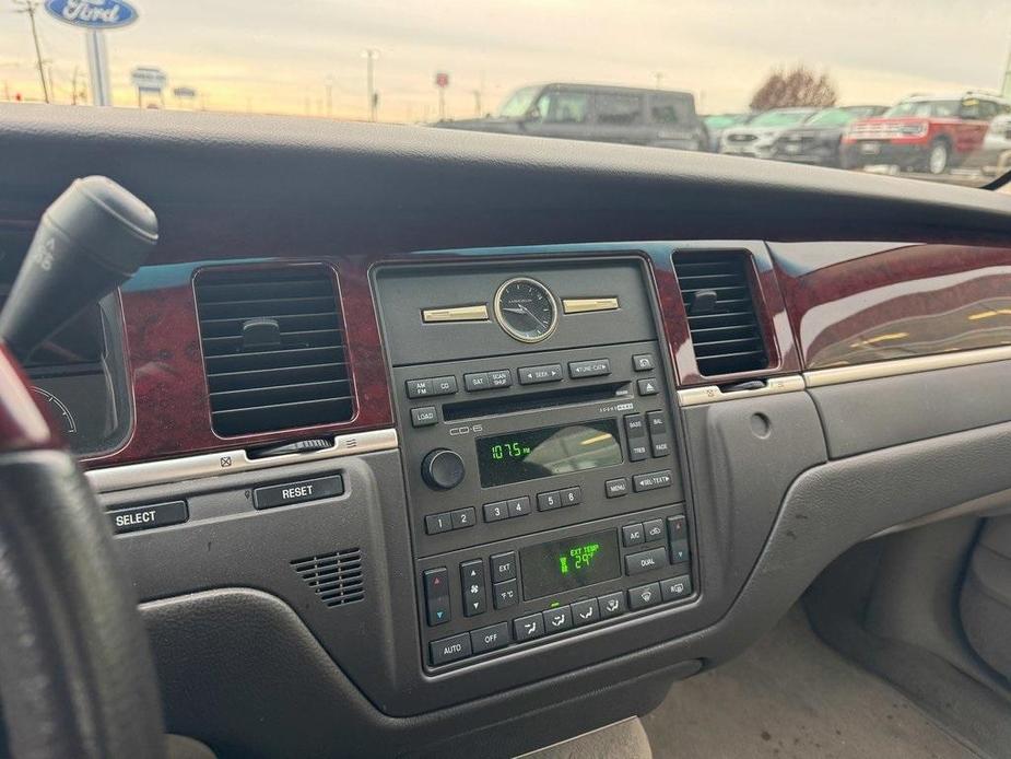 used 2005 Lincoln Town Car car, priced at $9,968