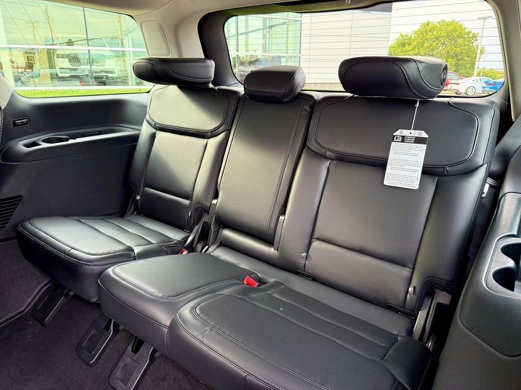 new 2025 Ford Expedition car, priced at $75,942