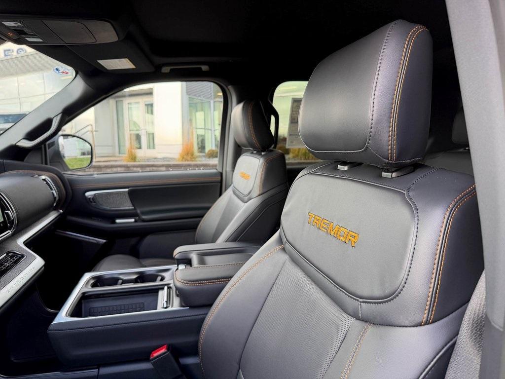 new 2025 Ford Expedition car, priced at $84,127