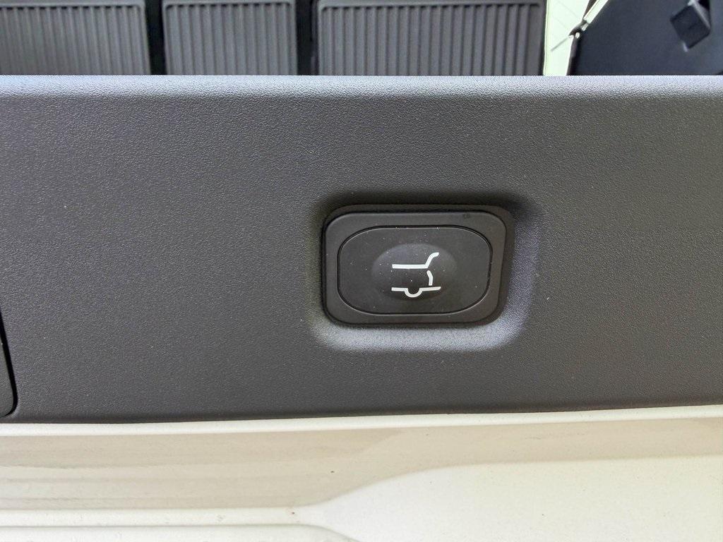 new 2025 Ford Expedition car, priced at $84,127