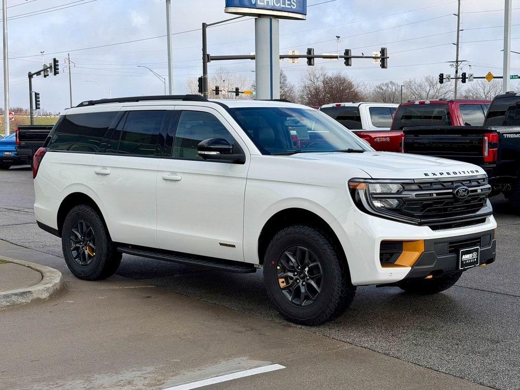 new 2025 Ford Expedition car, priced at $84,127