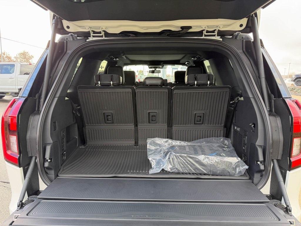 new 2025 Ford Expedition car, priced at $84,127