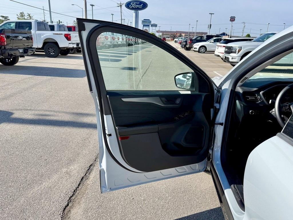 new 2025 Ford Escape car, priced at $29,881
