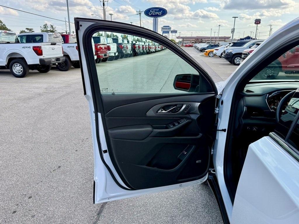 used 2022 Chevrolet Traverse car, priced at $30,733