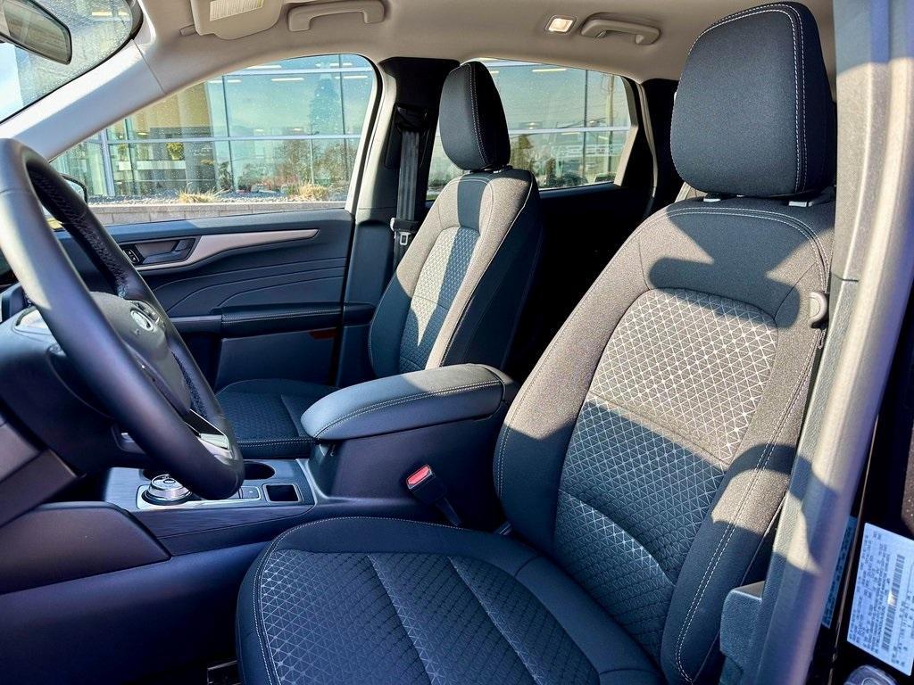 new 2025 Ford Escape car, priced at $31,059