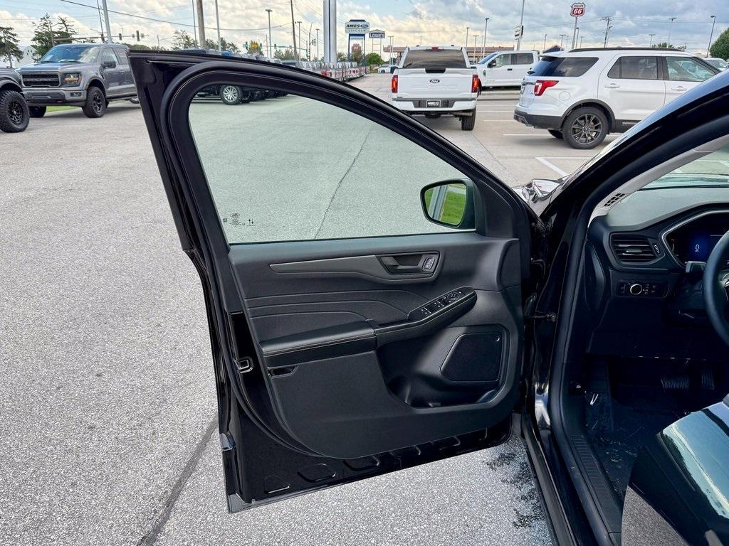 new 2025 Ford Escape car, priced at $27,998
