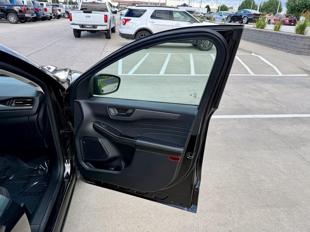 new 2025 Ford Escape car, priced at $27,998