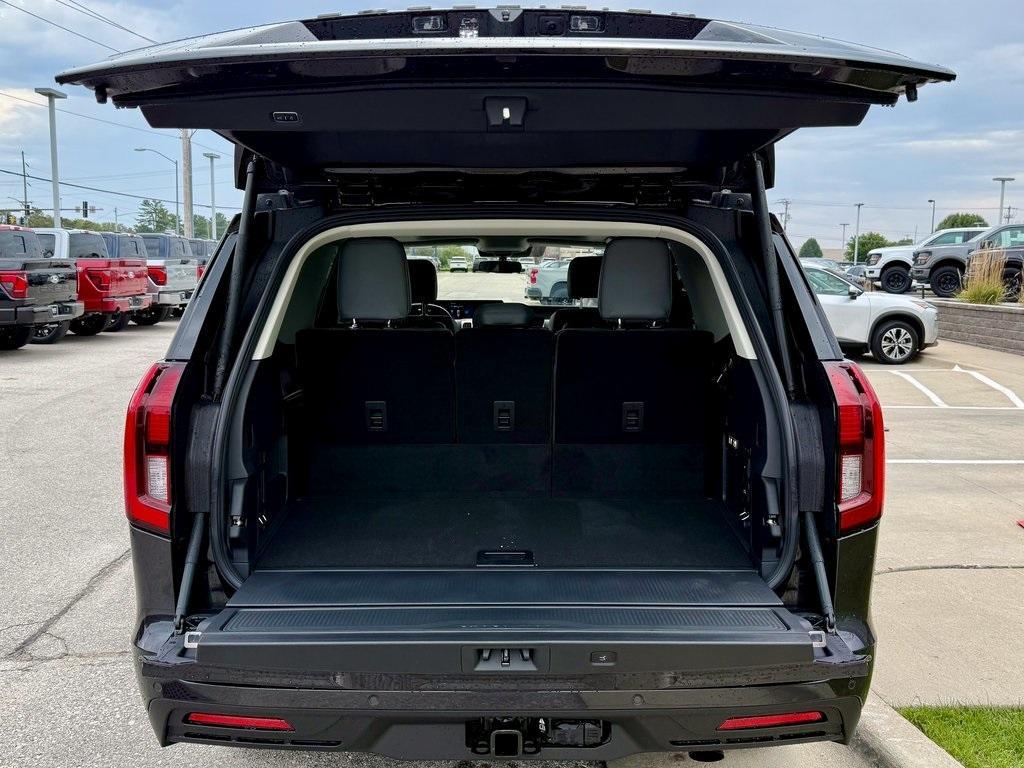 new 2025 Ford Expedition car, priced at $70,593