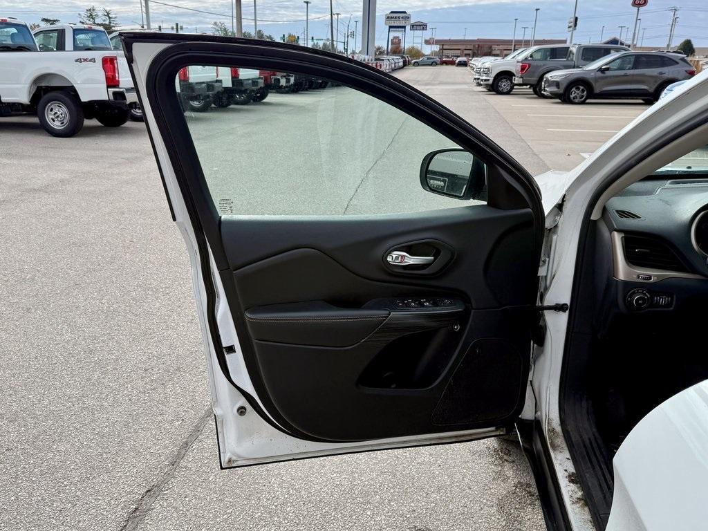 used 2016 Jeep Cherokee car, priced at $10,968