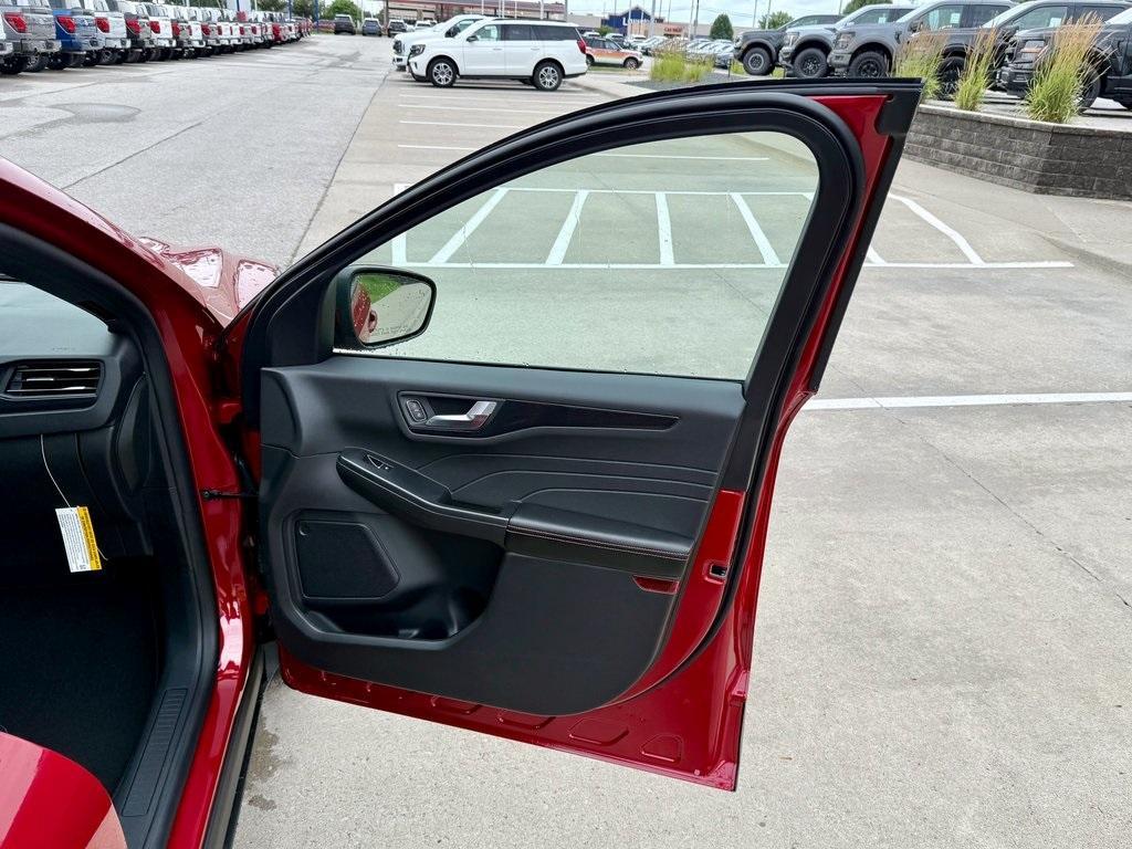 new 2025 Ford Escape car, priced at $31,562