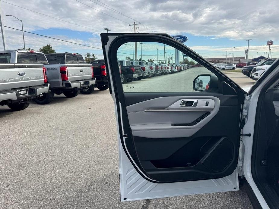 new 2025 Ford Explorer car, priced at $48,998