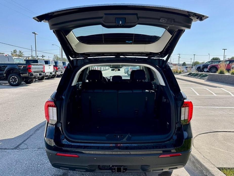 new 2025 Ford Explorer car, priced at $40,898