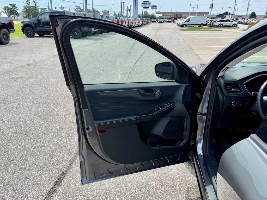 new 2025 Ford Escape car, priced at $27,392