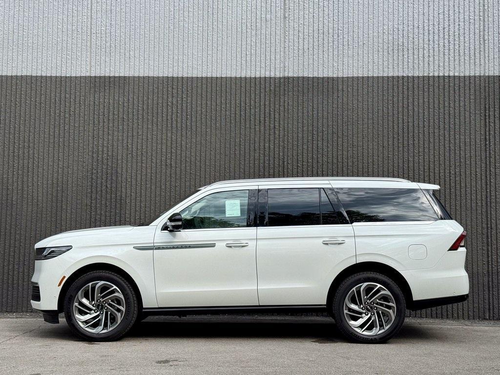 new 2025 Lincoln Navigator car, priced at $99,893