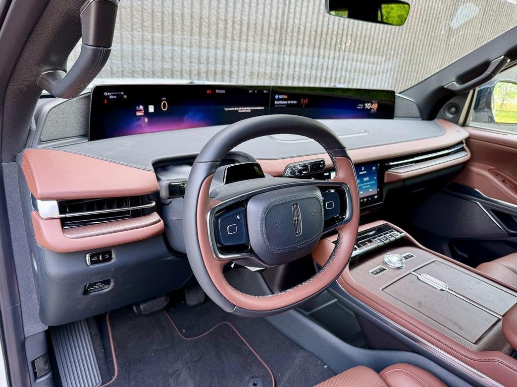 new 2025 Lincoln Navigator car, priced at $104,735