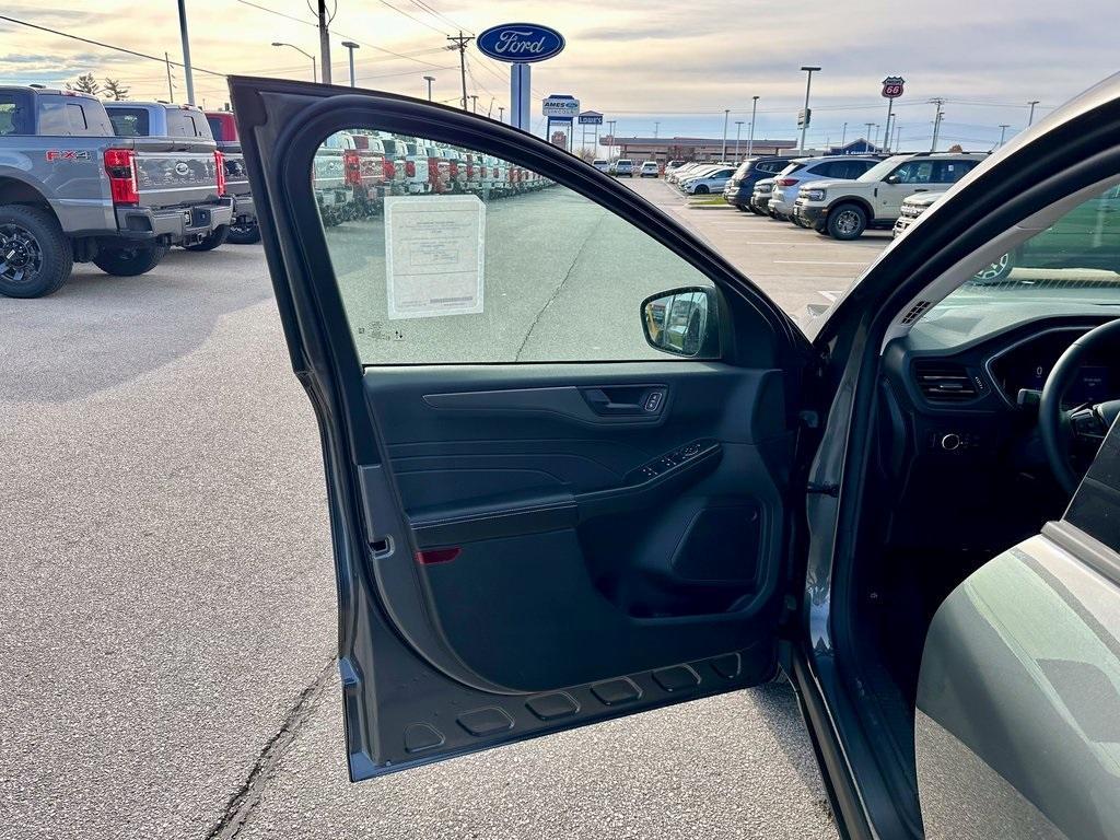 new 2025 Ford Escape car, priced at $31,059