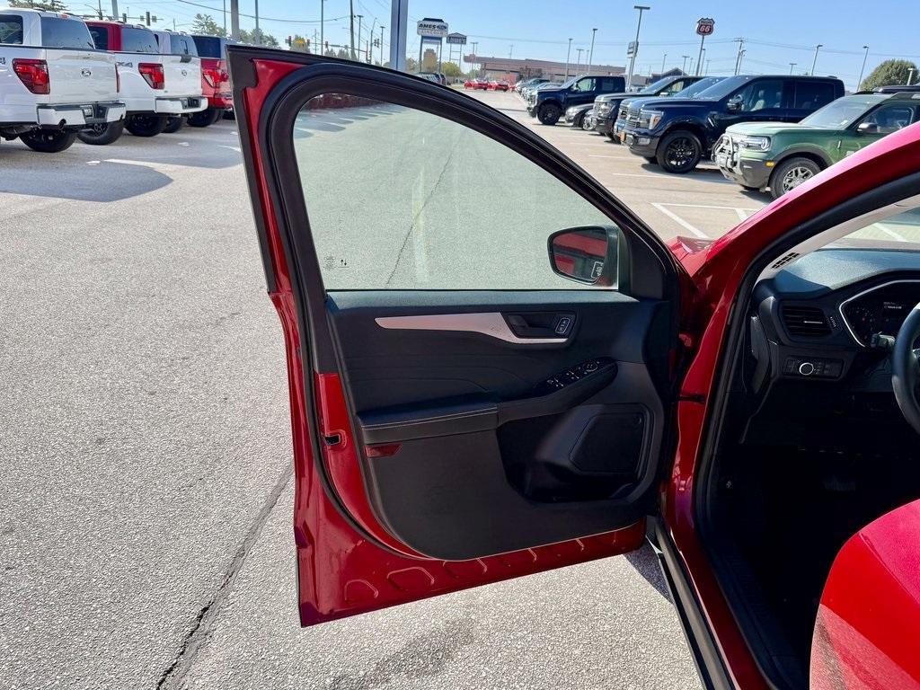 used 2022 Ford Escape car, priced at $22,234