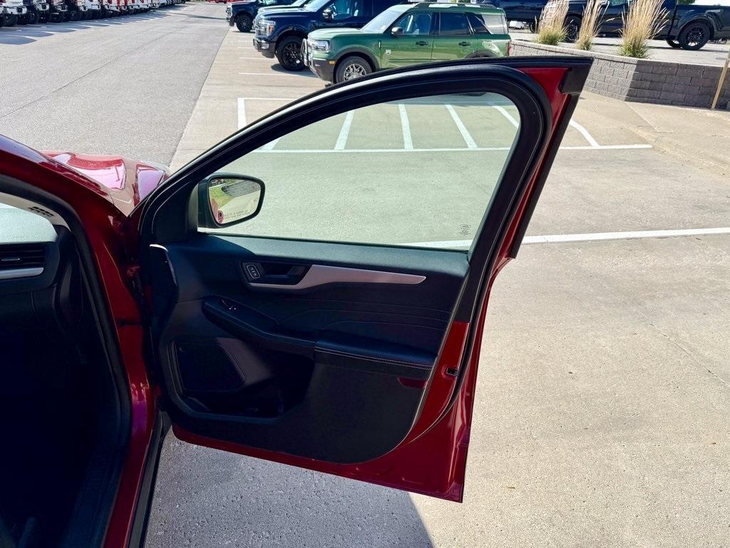 used 2022 Ford Escape car, priced at $22,234